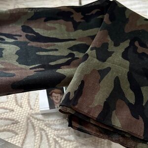 GAP Camouflage Scarf in Green and Brown